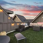 3 Miles To Broadway -garage, Patio, Walk To Shops Holiday home