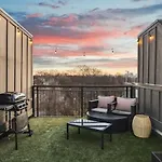3 Miles To Broadway -garage, Patio, Walk To Shops