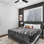 Gorgeous East House With Rooftop Patio, Garage, 9 Beds, 3 Miles To Downtown Holiday home Nashville