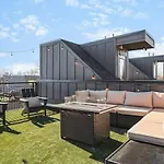 Gorgeous East House With Rooftop Patio, Garage, 9 Beds, 3 Miles To Downtown