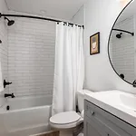 By Vanderbilt And Belmont, 3 Miles To Downtown & Free Parking Nashville