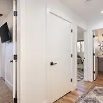 Apartment By Vanderbilt And Belmont, 3 Miles To Downtown & Free Parking