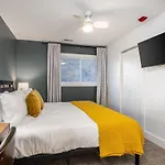 By Vanderbilt And Belmont, 3 Miles To Downtown & Free Parking *
