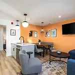 By Vanderbilt And Belmont, 3 Miles To Downtown & Free Parking Apartment
