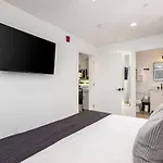 Apartment By Vanderbilt And Belmont, 3 Miles To Downtown & Free Parking *