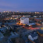 Apartment No Stairs By Vanderbilt And Belmont, 3 Miles To Downtown *
