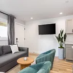 Apartment No Stairs By Vanderbilt And Belmont, 3 Miles To Downtown