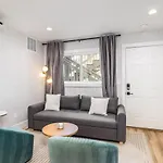 Apartment No Stairs By Vanderbilt And Belmont, 3 Miles To Downtown