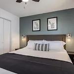 Walk To Restaurants From Condo, By Hospitals, 3 Miles To Downtown Apartment *