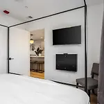 Apartment Walk To Restaurants From Condo, By Hospitals, 3 Miles To Downtown