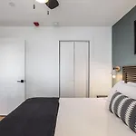 Apartment Walk To Restaurants From Condo, By Hospitals, 3 Miles To Downtown *