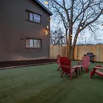 Apartment Walk To Restaurants From Condo, By Hospitals, 3 Miles To Downtown *