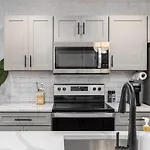Walk To Restaurants From Condo, By Hospitals, 3 Miles To Downtown Apartment *