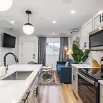 Apartment Walk To Restaurants From Condo, By Hospitals, 3 Miles To Downtown Nashville