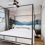 Walk To Restaurants From Condo, By Hospitals, 3 Miles To Downtown Apartment