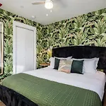 Walk To Hillsboro Village, Close To Vanderbilt, 3 Miles To Downtown Apartment