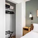 Apartment No Stairs By Vanderbilt And Belmont, 3 Miles To Downtown