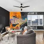 With Rooftop Deck & Garage, 2 Miles To Downtown Broadway *