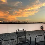 Holiday home With Rooftop Deck & Garage, 2 Miles To Downtown Broadway