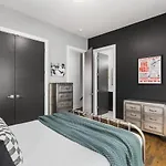 With Rooftop Deck & Garage, 2 Miles To Downtown Broadway Nashville