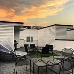 Holiday home With Rooftop Deck & Garage, 2 Miles To Downtown Broadway
