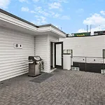 Holiday home With Rooftop Deck & Garage, 2 Miles To Downtown Broadway *