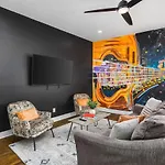Holiday home With Rooftop Deck & Garage, 2 Miles To Downtown Broadway