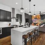 With Rooftop Deck & Garage, 2 Miles To Downtown Broadway * Nashville