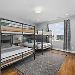 With Rooftop Deck & Garage, 2 Miles To Downtown Broadway Nashville