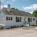 Charming House By Vanderbilt And Belmont University