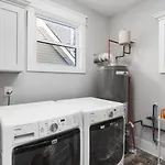 Walk To Broadway & Germantown Large House With Patio Nashville
