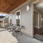 Holiday home Walk To Broadway & Germantown Large House With Patio *