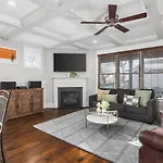 Holiday home Walk To Broadway & Germantown Large House With Patio
