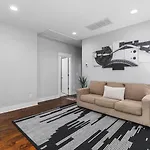 Walk To Broadway & Germantown Large House With Patio