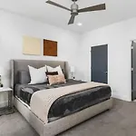 Belmont Retreat Walk To Restaurants, Coffee, 12 South Holiday home *