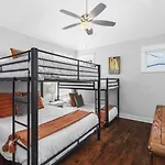 Walk To Broadway & Germantown Large House With Patio * Nashville