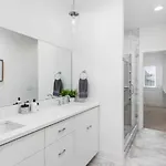 Upscale With Patio Walk To 12 South And Belmont Holiday home