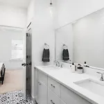 Upscale With Patio Walk To 12 South And Belmont Holiday home Nashville
