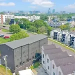 Upscale With Patio Walk To 12 South And Belmont Holiday home Nashville