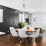 Upscale With Patio Walk To 12 South And Belmont *