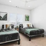 Holiday home Upscale With Patio Walk To 12 South And Belmont *