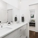 Upscale With Patio Walk To 12 South And Belmont Nashville