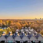 Large Patio, Rooftop Deck And Garage, 3 Miles To Broadway