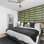 Luxury 2 Bedroom 4 Bed With Huge Wrap Around Patio Gym And Pool