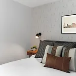 The Blue - 4 Beds And 7 Mins To Broadway! *