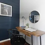 Apartment The Blue - 4 Beds And 7 Mins To Broadway!
