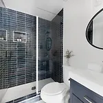 The Blue - 4 Beds And 7 Mins To Broadway! Apartment