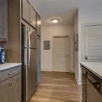 New East Nash - King Bed Short Drive To Dwntwn Apartment