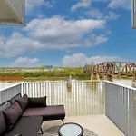Riverfront 1 Mile To Broadway Modern Condo