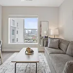 Apartment Landing Modern With Amazing Amenities Nashville